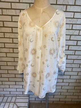 torrid Cream & Gold Celestial Print Blouse